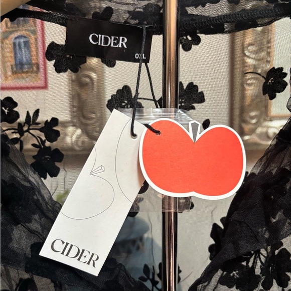 CIDER BLACK SHEER FLORAL BELL SLEEVE BOHO CROP TOP BLOUSE SIZE 0XL BRAND NEW - Picture 4 of 9